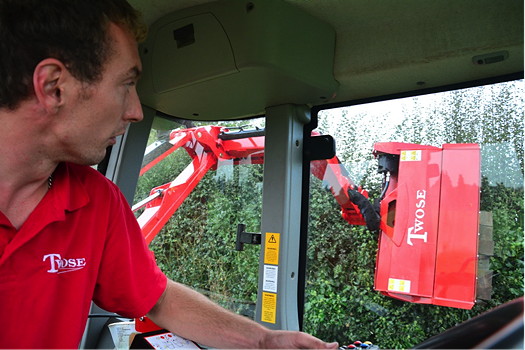 The forward-mounted cutting head improves operator comfort.