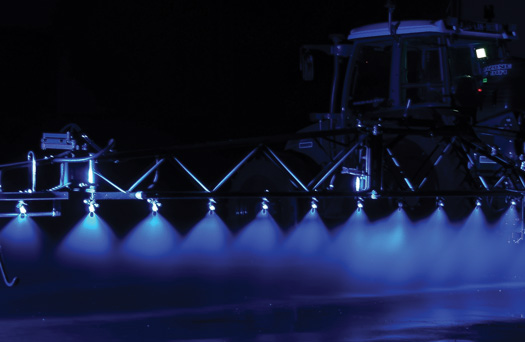 The blue LEDs used by the Comatra system does a better job of illuminating the spray pattern than white light.