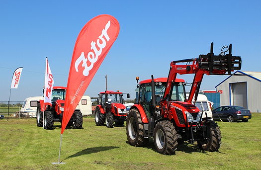 1504-Zetor_tractor_Show_B