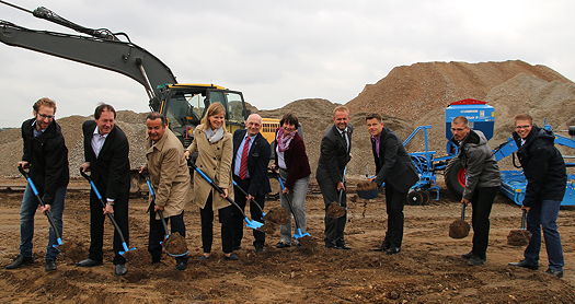 Pictured include Anthony van der Ley (Managing Director, LEMKEN, 3rd from left), Nicola Lemken (Associate, 4th from left) and Gottfried Giesen (Division Manager Development, 5th from left), together with Alpen council representatives and members of the project team, took to a LEMKEN blue spade in a symbolic ground-breaking ceremony to launch the construction of the new training centre.