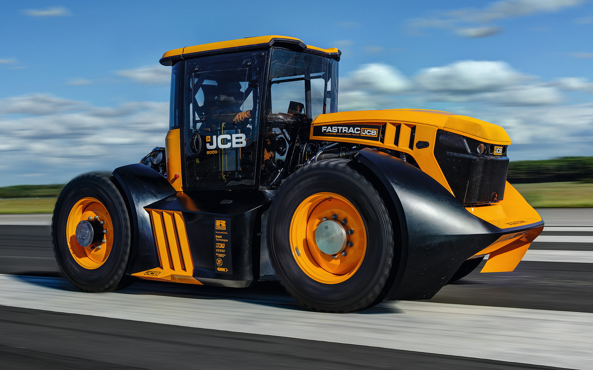 Guy Martin's record-breaking JCB Fastrac 8000 June 2019