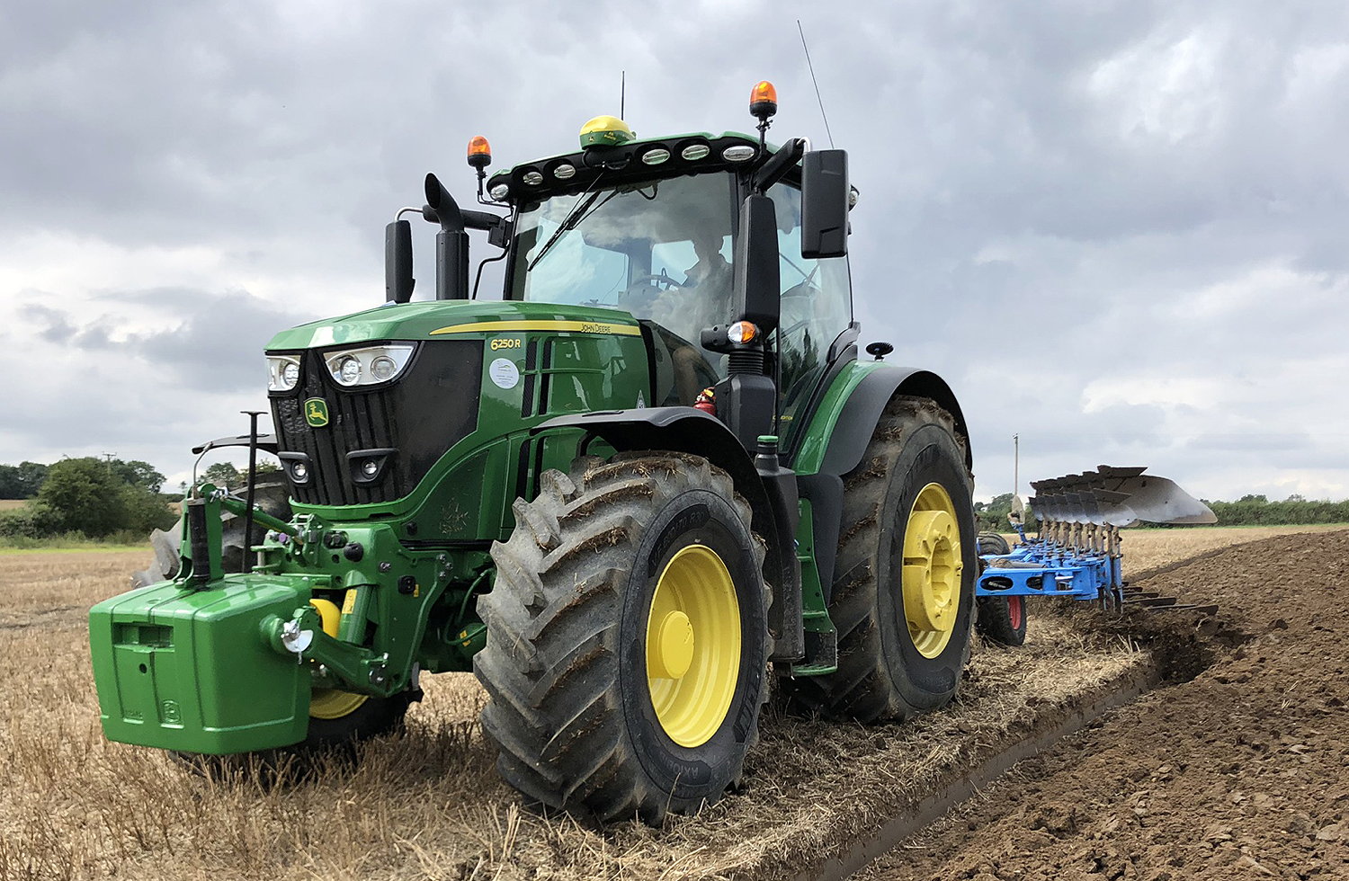 Fitting the latest Michelin AxioBib 2 tyres with VF technology has further improved the performance of Bedfordia's new Deere 6250R tractors