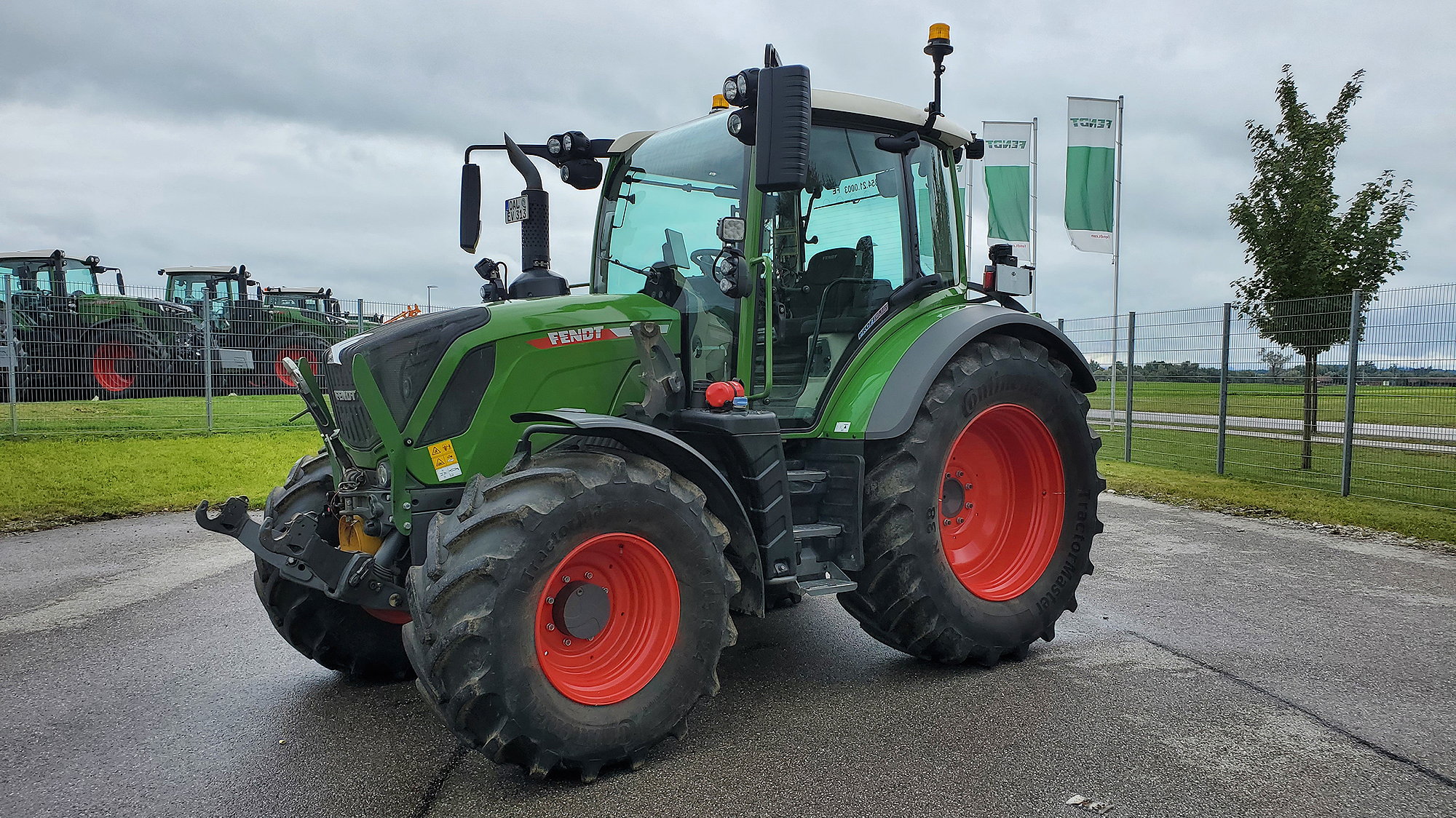 All new Fendt 200 and 300 series tractors will now be available with Continental TractorMaster tyres