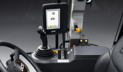 The videos include guidance on setting up the Fastrac with the touchscreen in the CommandPlus cab.