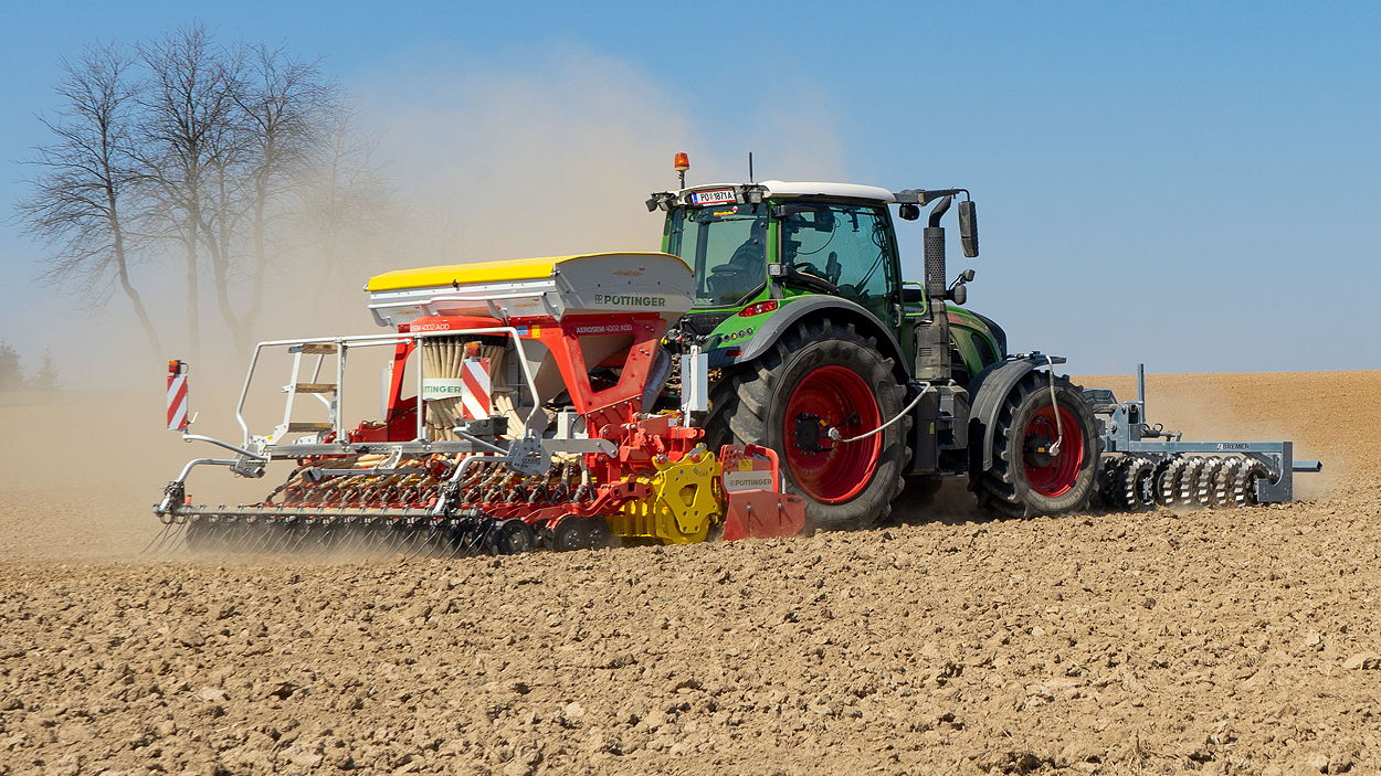 Gerhard Forster's Pöttinger Aerosem 4002 with Seed Complete