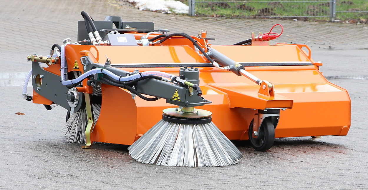 The Bema Kommunal 450 Dual has a 450mm diameter brush available in a range of materials