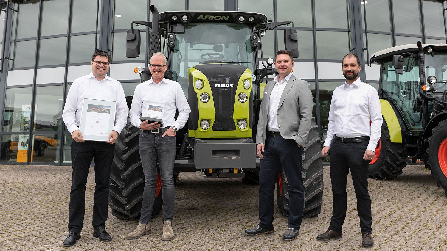 Hella colleagues Andre Fistler, Ortwin Hilsmann, Kristian Vuksan and Brice Tonnellier with the Claas Award