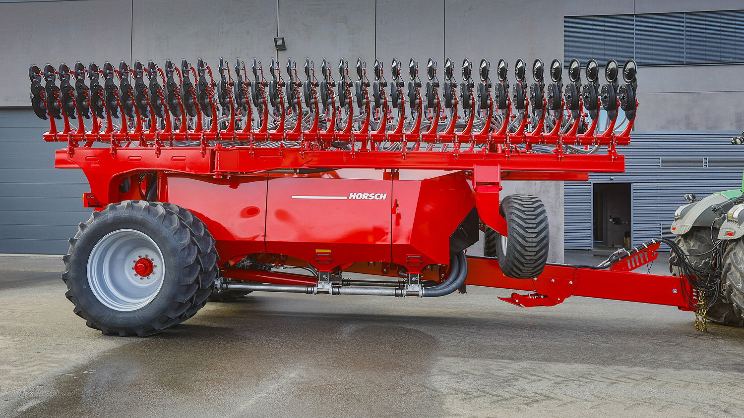 The new Horsch Avatar 18 M has an 18m working width and a three separate tanks totalling 14,600 litres for seed and/or feriliser