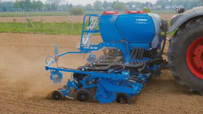 The Azurit 10 is available with the new MicroHub 5, a spreader unit that allows microgranule fertilisers to be applied in the direct vicinity of the seed