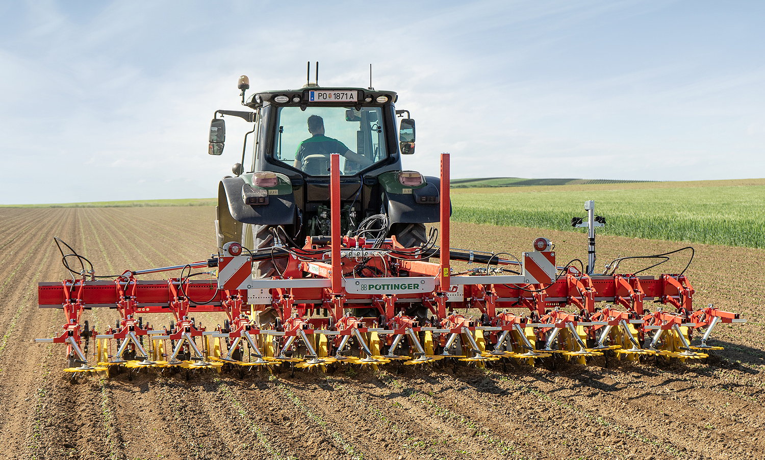 Pöttinger's FlexCare vario hoe offers full flexibility for working in a variety of crops