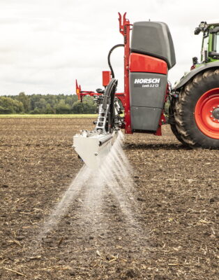 The Horsch Leeb CS is available in three tank sizes – 1,400, 1,800 and 2,200 litres