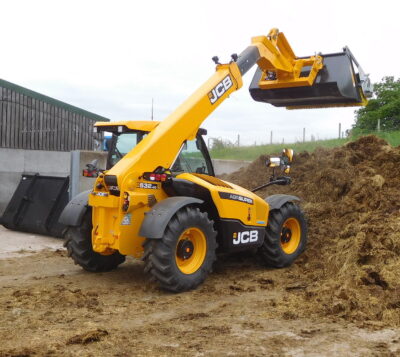 Lift capacity on the new JCB Loadall 532-60 is 3,200kg to a full-height lift of 6.22m