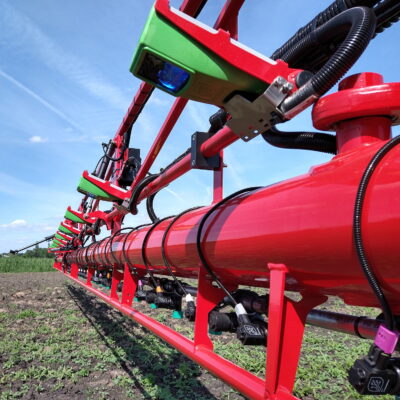 The Weed-It sensor emits light from the spray boom towards the soil and plants