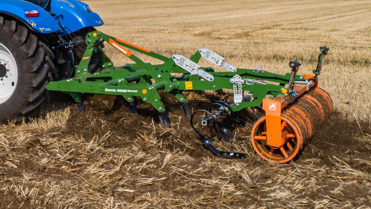 The Amazone C-Mix duckfoot share can be fitted to all Cenio and Cenius cultivators