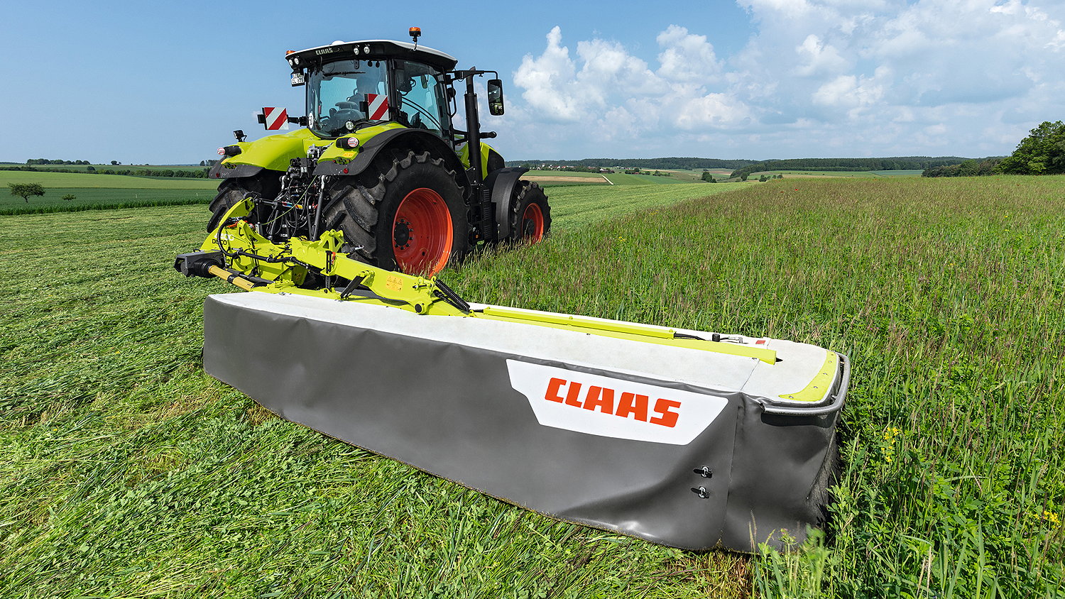 The 4.2m working width Claas Disco 4400 Contour is the range's new flagship model