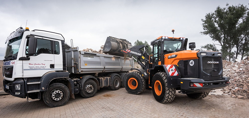 The Doosan DL200-7 features a Load Isolation System that provides a smoother ride and higher comfort for the operator, as well as higher productivity due to improved stability when the loader is moving