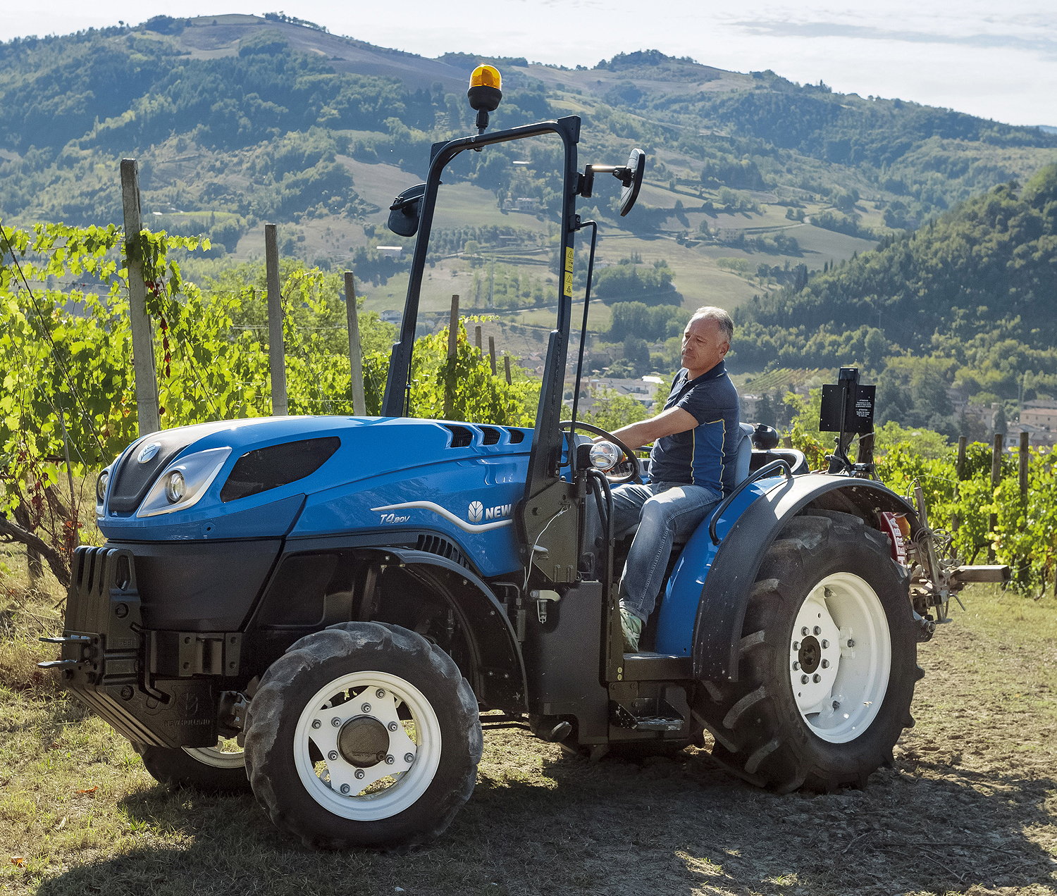 The New Holland T4.80V vineyard tractor