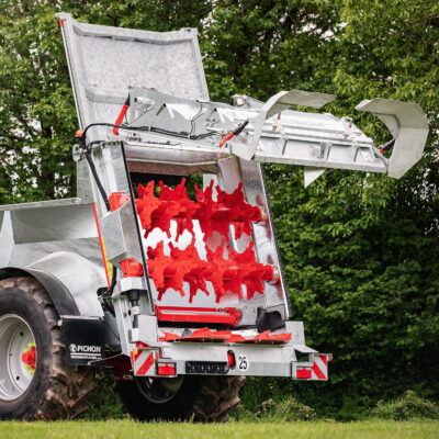 The Pichon MK series muckspreaders are available with the new Precisium spreading table with two perfectly dimensioned horizontal beaters and spreading discs to ensure optimum lateral distribution of the product