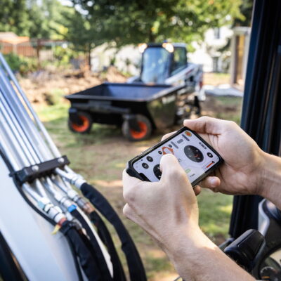 MaxControl allows the operator of one machine to control a second unit from his cab