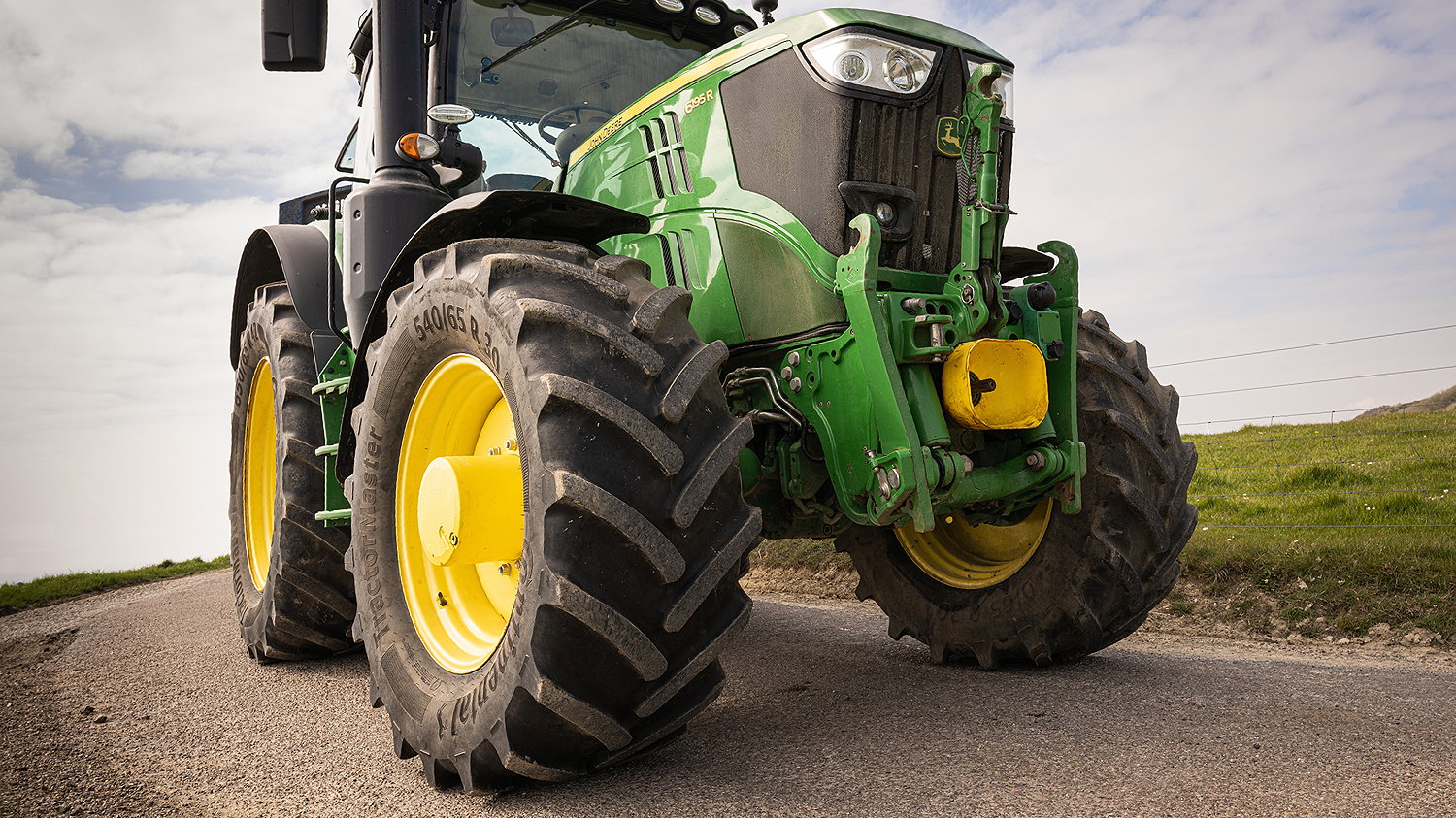 Continental tyres are now available direct from the factory on new John Deere models from 90hp to 300hp