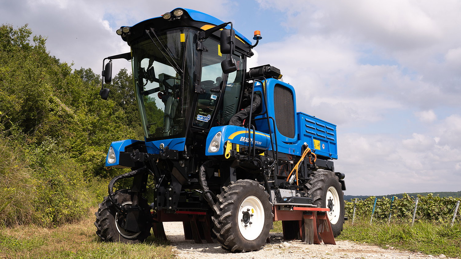 The XPower XPN electric vineyard weeding concept is mounted on the New Holland Braud 9000-N tool carrier