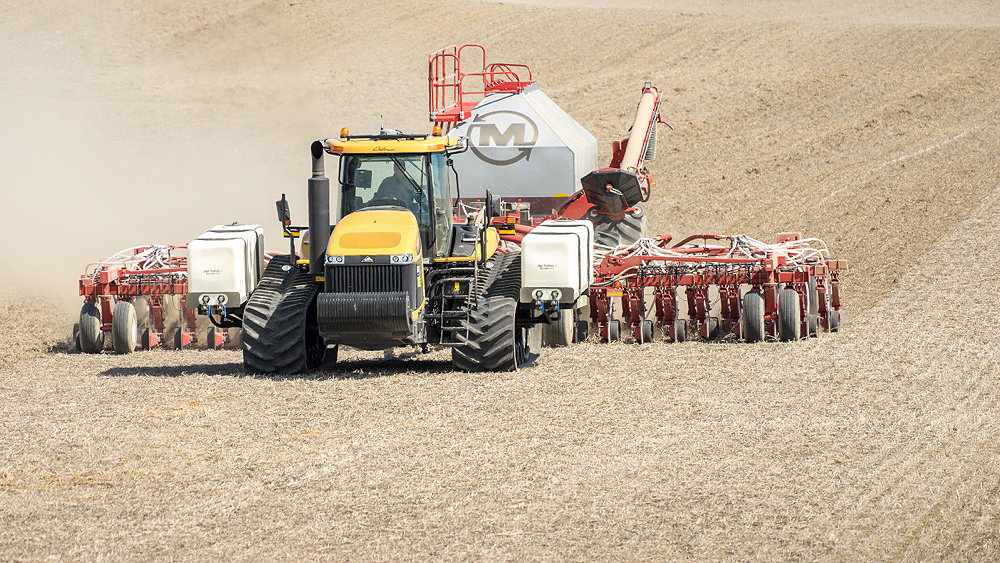 The Apollo CM-20 planting controller can be paired with an ISObus display to monitor and control the seeding of crops such as sugar beet and maize