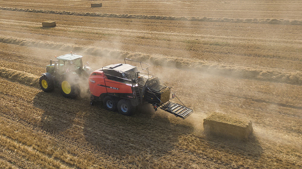 Kuhn’s SB1290 iD large square baler