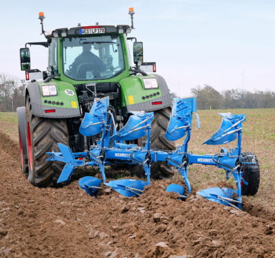 Lemken's Carbon Plough features bodies that plough at alternating depths to create wells below the tillage level in every other furrow that are then filled with humus-rich topsoil