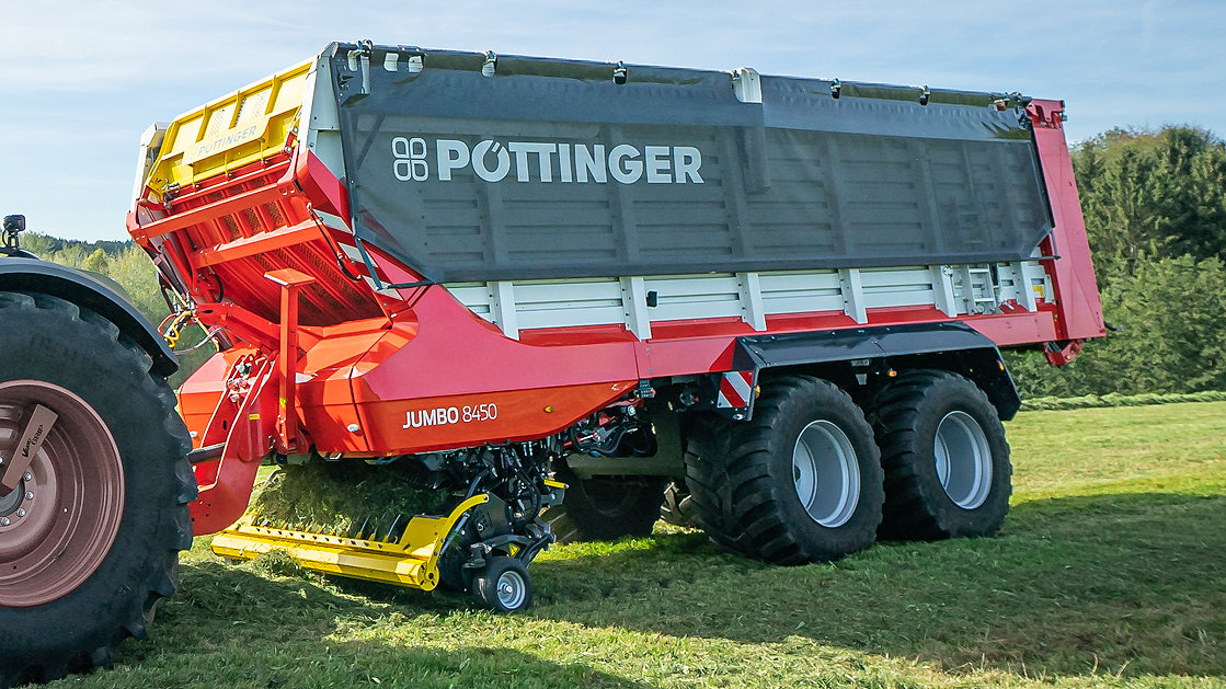 The new Pöttinger Jumbo 8450 with short-chop chopping system