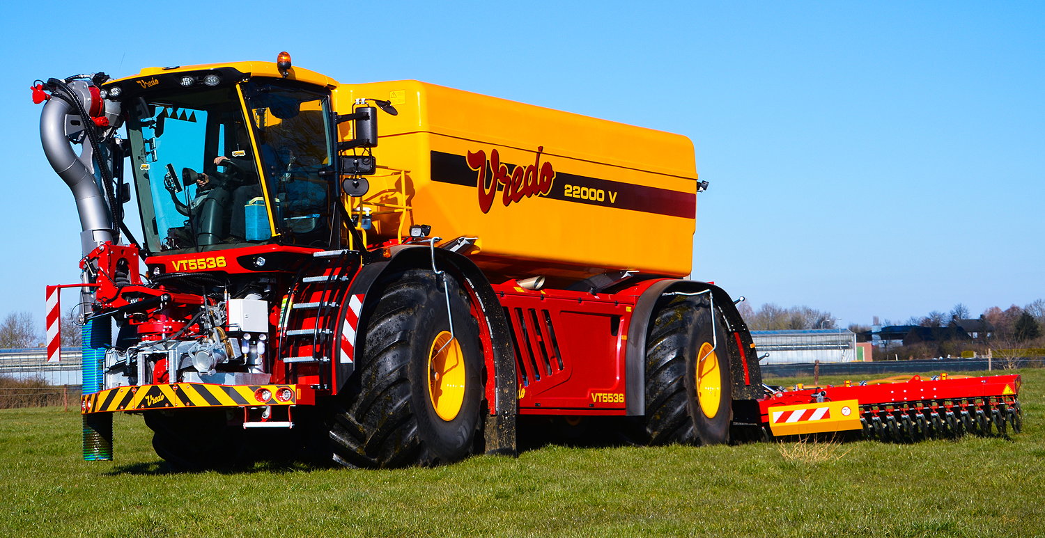 The Vredo Trac VT5536 has a 22 cubic metres slurry tank that's filled in less than two minutes by the unit's standard pump.