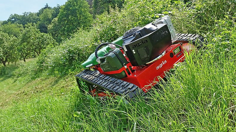 The Agria 9500-80 is powered by a 17hp Kawasaki engine