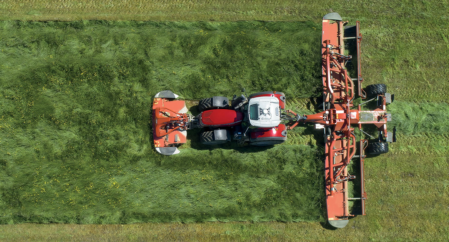 The Kuhn FC 13460 RA is light, despite its 13m width, which helps to reduce the draught requirement