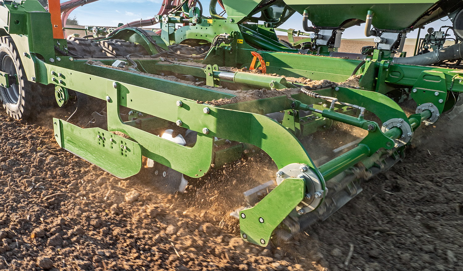 The knife roller can produce a fine soil seedbed for sowing wheat when used as a front tool on the Amazone Cirrus 6003-2