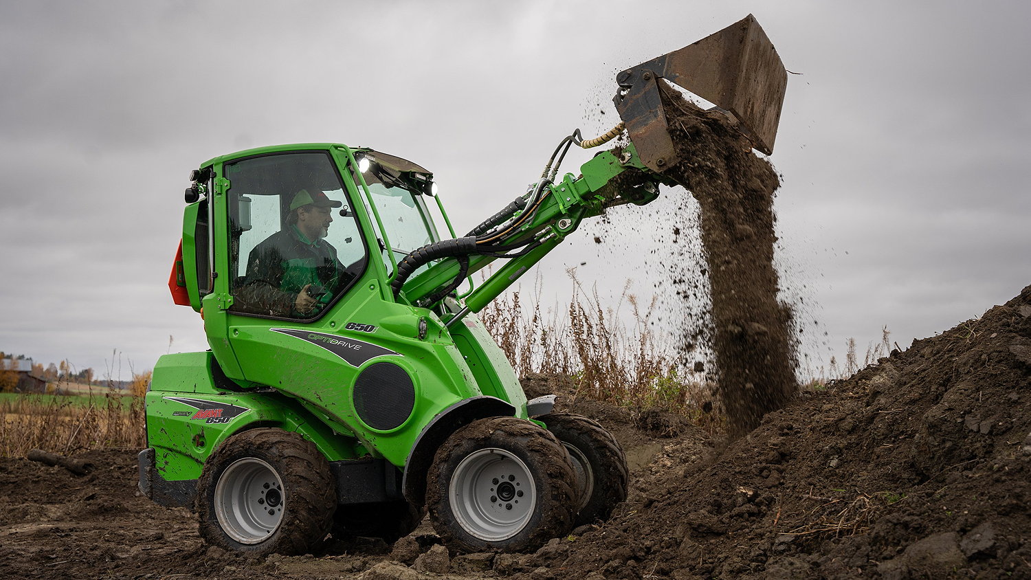 The New Avant 650i is powered by a 44hp Kubota diesel that meets the Stage V emissions standard