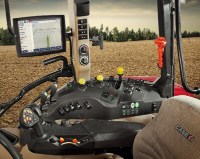 Case IH Luxxum loader tractors have a fully compatible electrohydraulic joystick that speeds up work rates by combining the front loader controls with those for the transmission