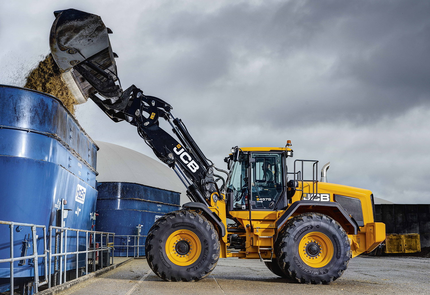 The the High Lift version of JCB's new 457S wheeled loader offers a tipping height of 4.8m at the attachment pivot pin