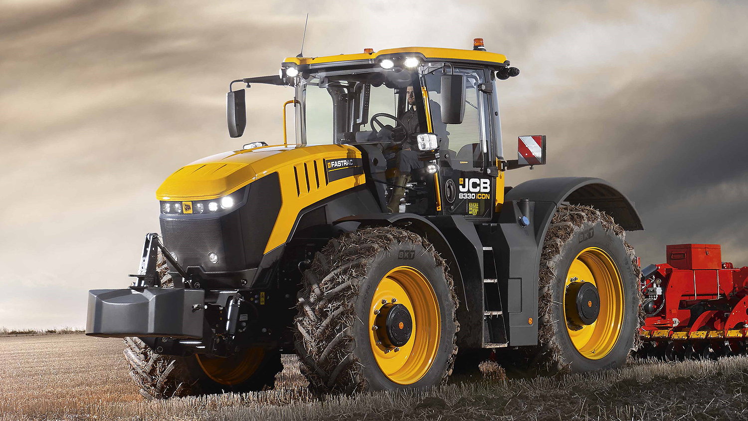 The JCB Fastrac 4220 iCon