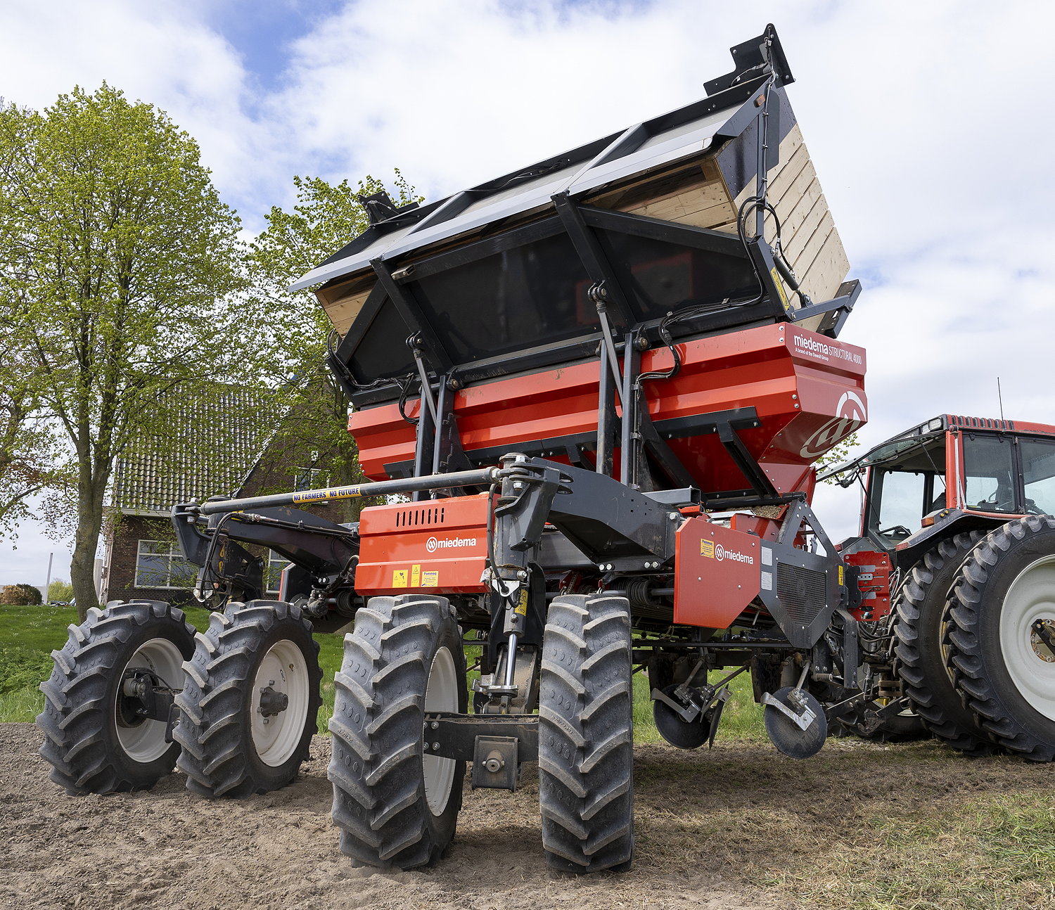 The new portal steering system for Dewulf's Miedema Structural 4000 planter allows a turn angle of 35 degrees