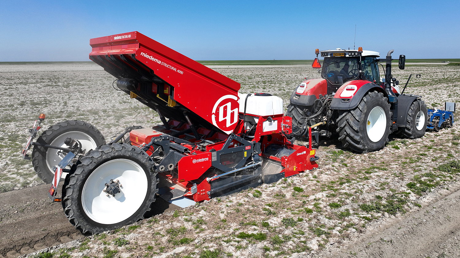 Dewulf's Miedema Structural 4000 belt potato planter is now available with the company's Smart-Float system