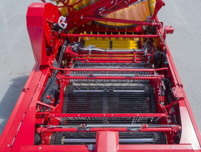 The combination of MultiSep and Blower (TurboSep) on the Grimme Select 200 enables maximum separation performance with large quantities of haulm