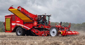 Grimme's latest four-row Varitron 470 self-propelled harvester features a new modern design.