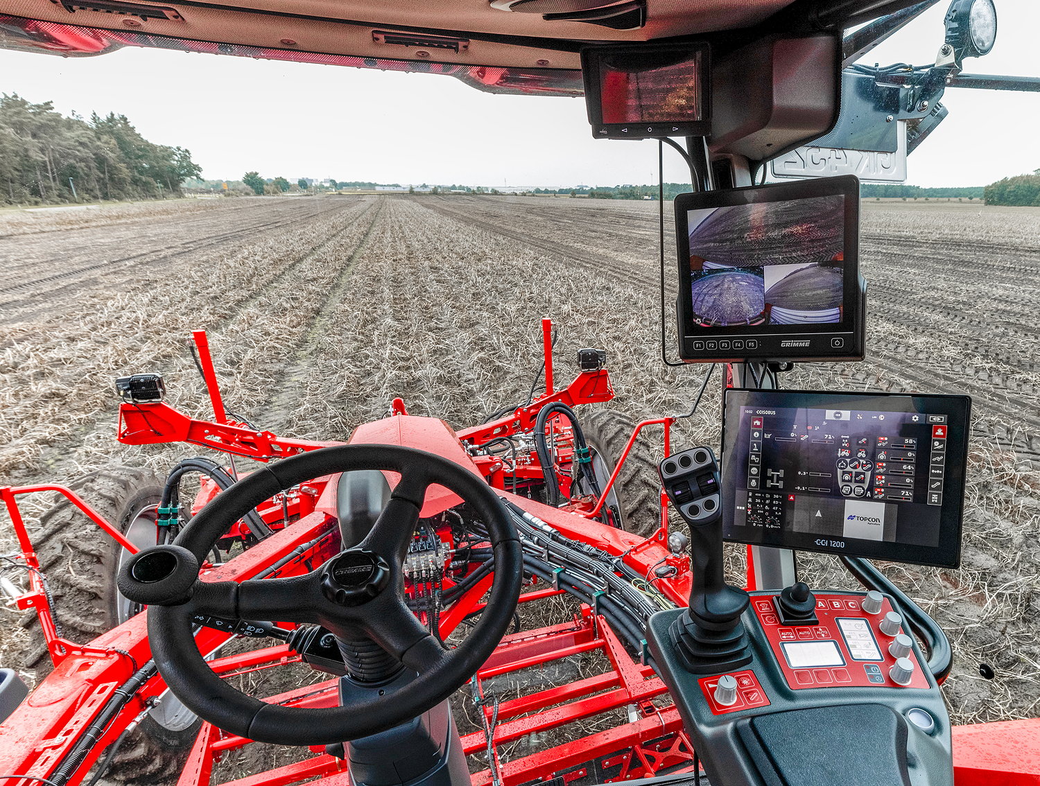 The CCI1200 operator terminal and the SmartView video system ensure an optimal overview of all settings and machine functions on Grimme's Varitron 470.