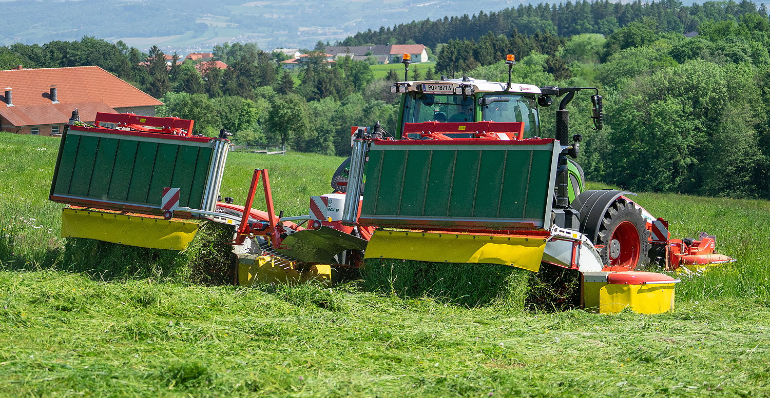 öttinger's new Novacat V 10000 mower combination can be equipped with the proven Collector cross conveyor belt and Cross Flow auger for merging swaths.