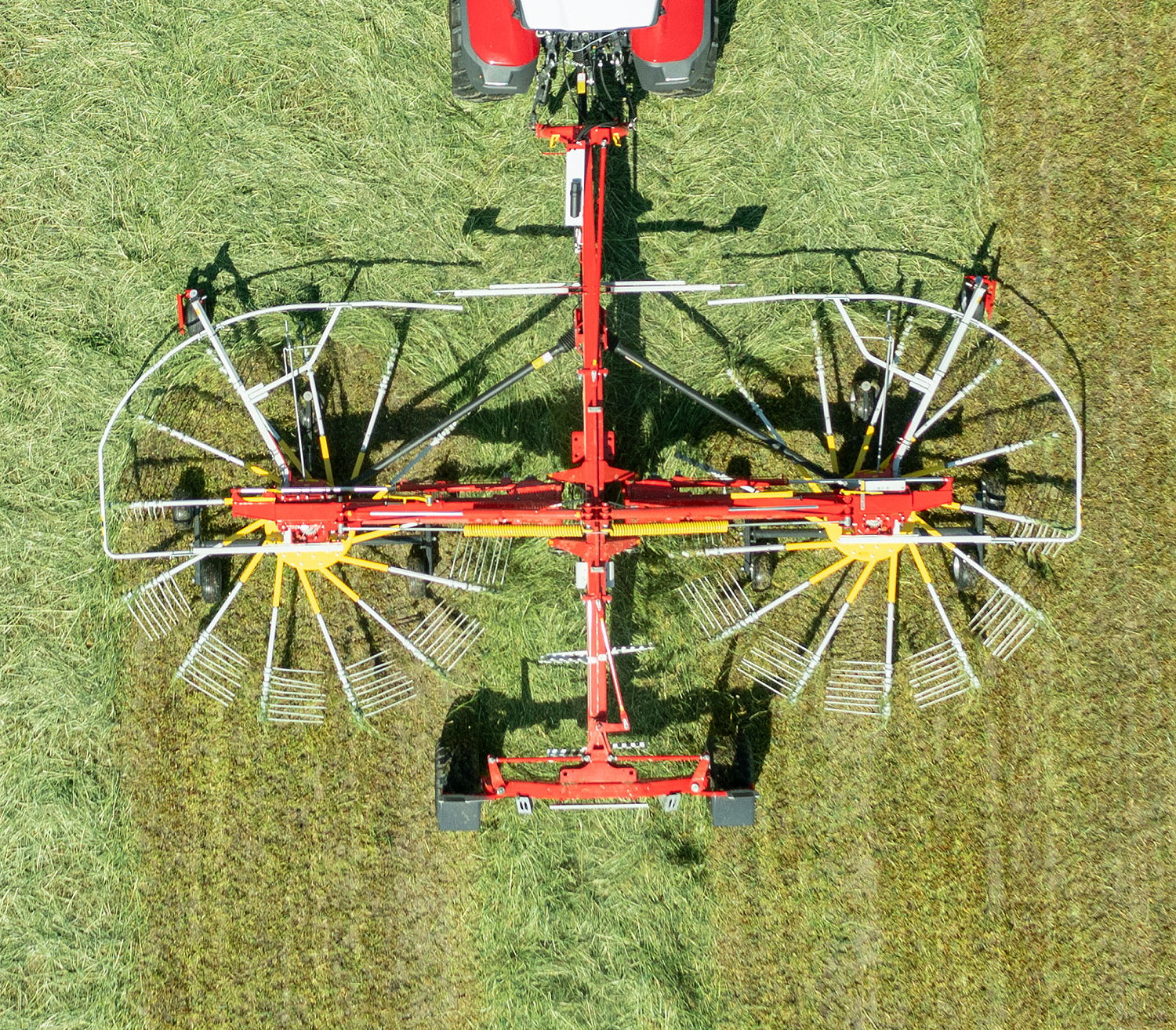 Pöttinger's Top 882C centre-swath rake has a maximum working width or 8.8m.