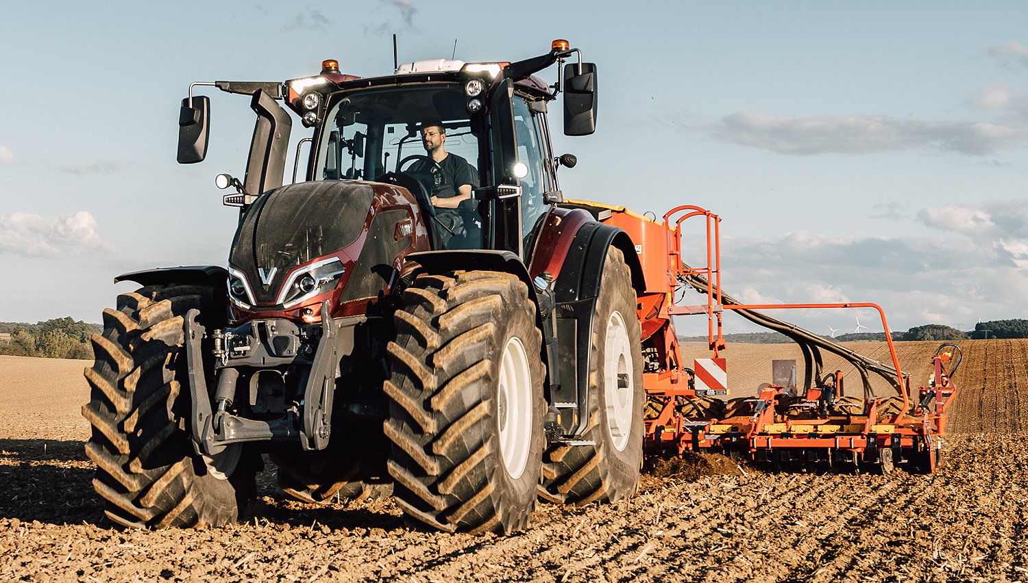 The Valtra Q Series features a 7.4-litre long-stroke Agco Power Stage V engine