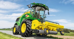 Kemper has developed the new 30R pick-up to make the most of the extra power available from John Deere's 2023 8000 and 9000 series self-propelled forage harvesters.