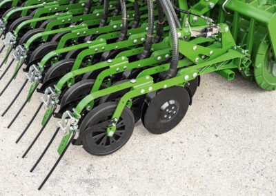 Amazone's TwinTeC Special double-disc coulter with single-arm steering.