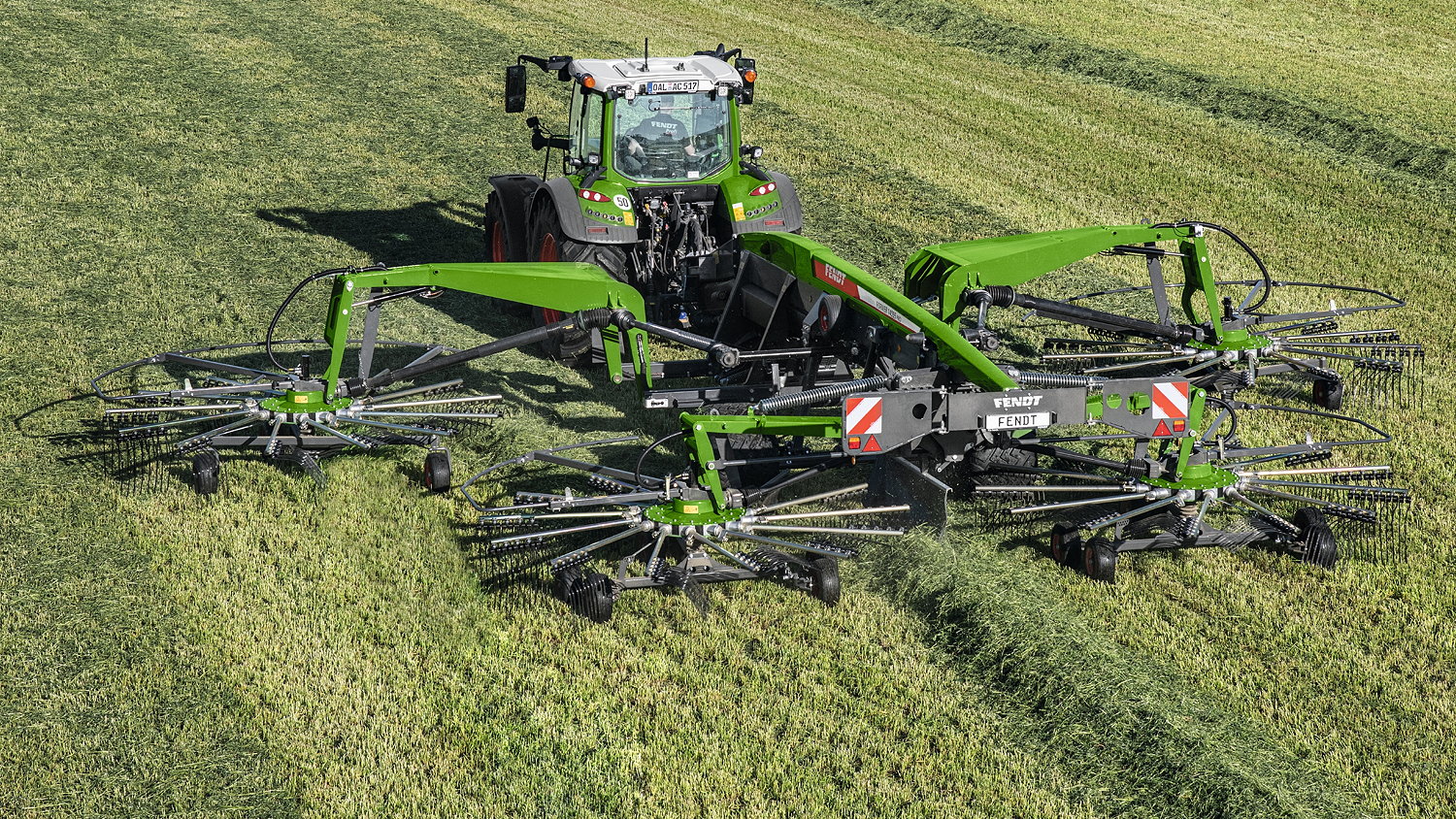 The new Fendt Former 14055 Pro offers a variable working width from 10.5m to 13.8m.