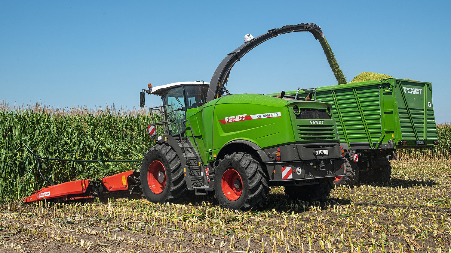 The new Fendt Katana 850 can be matched with a 12-row Kemper maize header.