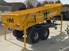 The body prop on the HM's grain trailers allows the body to be removed without the need to mechanically lift it off the chassis.